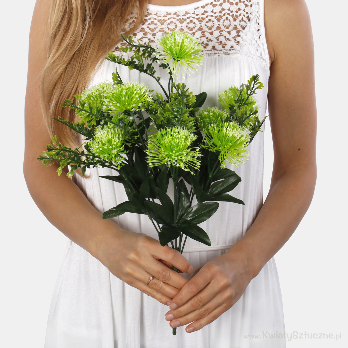 Artificial flowers and plants