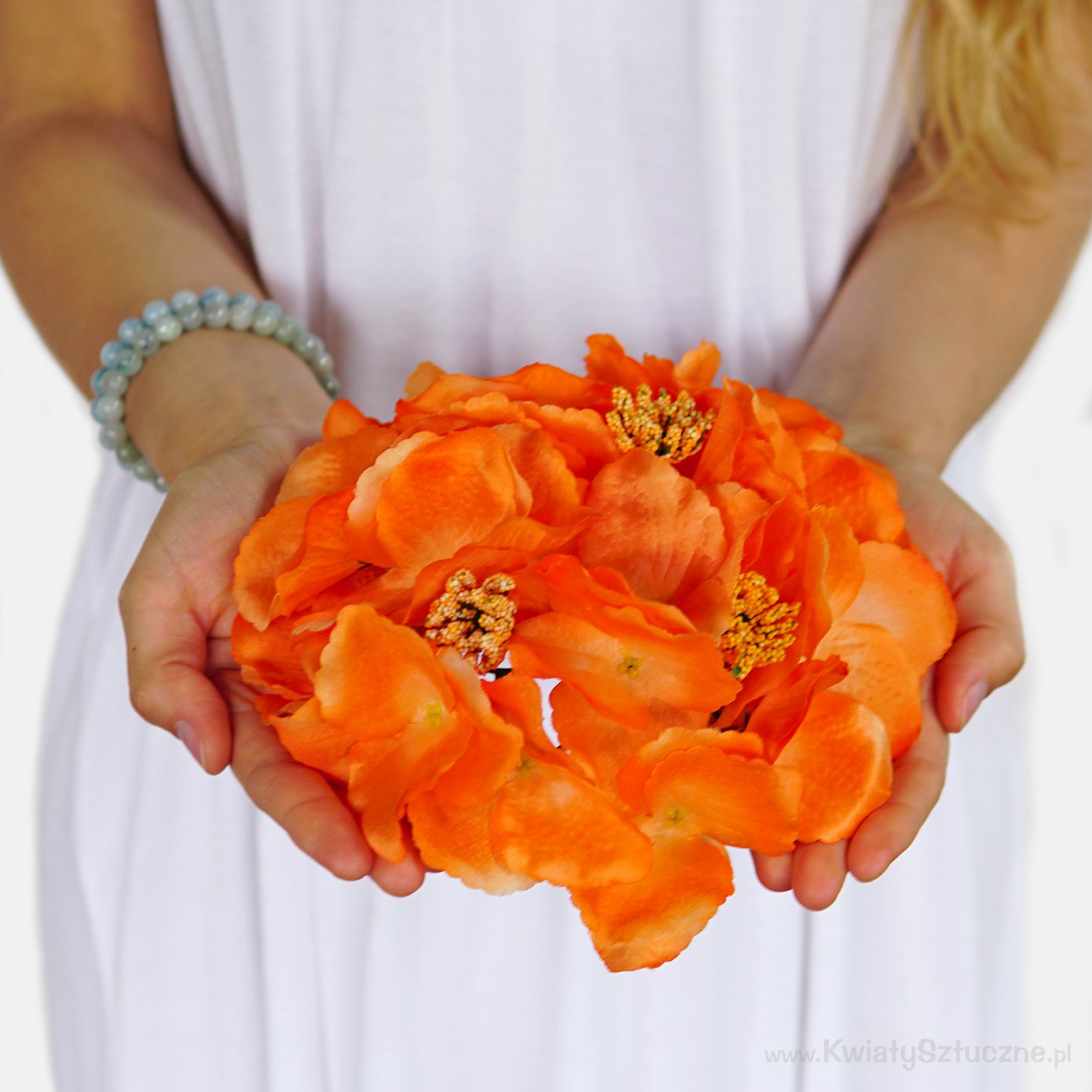 Artificial flowers and plants